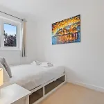 Beautiful Renovated In With Free Parking Pass The Keys بيت للعطل *