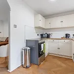 Beautiful Renovated In With Free Parking Pass The Keys Γιορκ