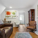 Beautiful Renovated In With Free Parking Pass The Keys Γιορκ