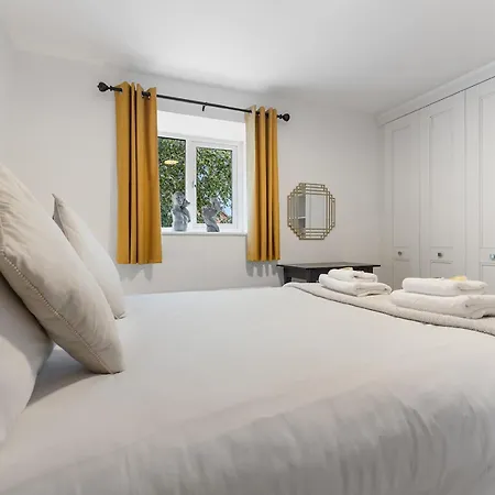 Beautiful Renovated In With Free Parking Pass The Keys * York