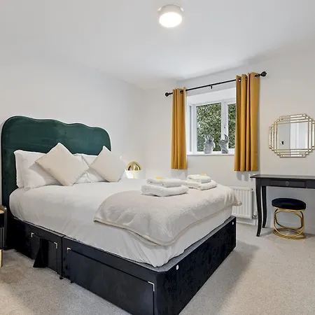 Beautiful Renovated In With Free Parking Pass The Keys Γιορκ