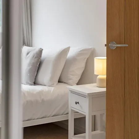 Beautiful Renovated In With Free Parking Pass The Keys * York