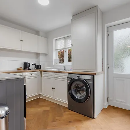 Beautiful Renovated In With Free Parking Pass The Keys *