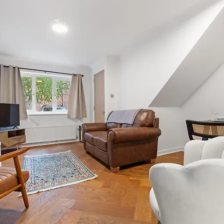 Beautiful Renovated In With Free Parking Pass The Keys